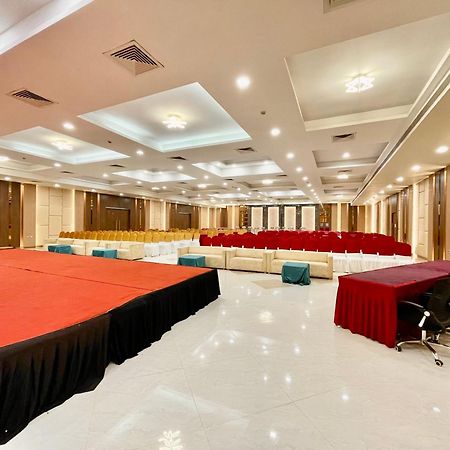 The Elite Lucknow Convention Hotel Exteriör bild