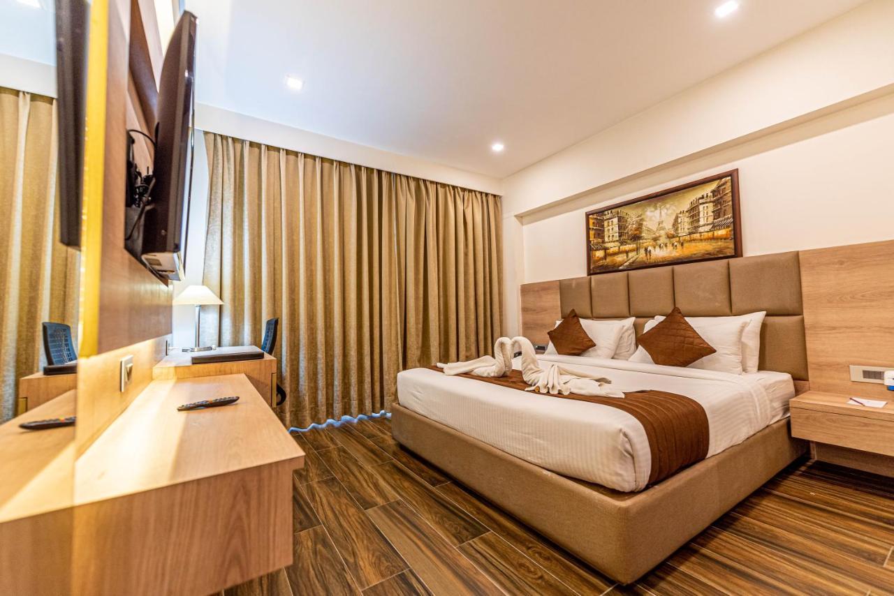 The Elite Lucknow Convention Hotel Exteriör bild