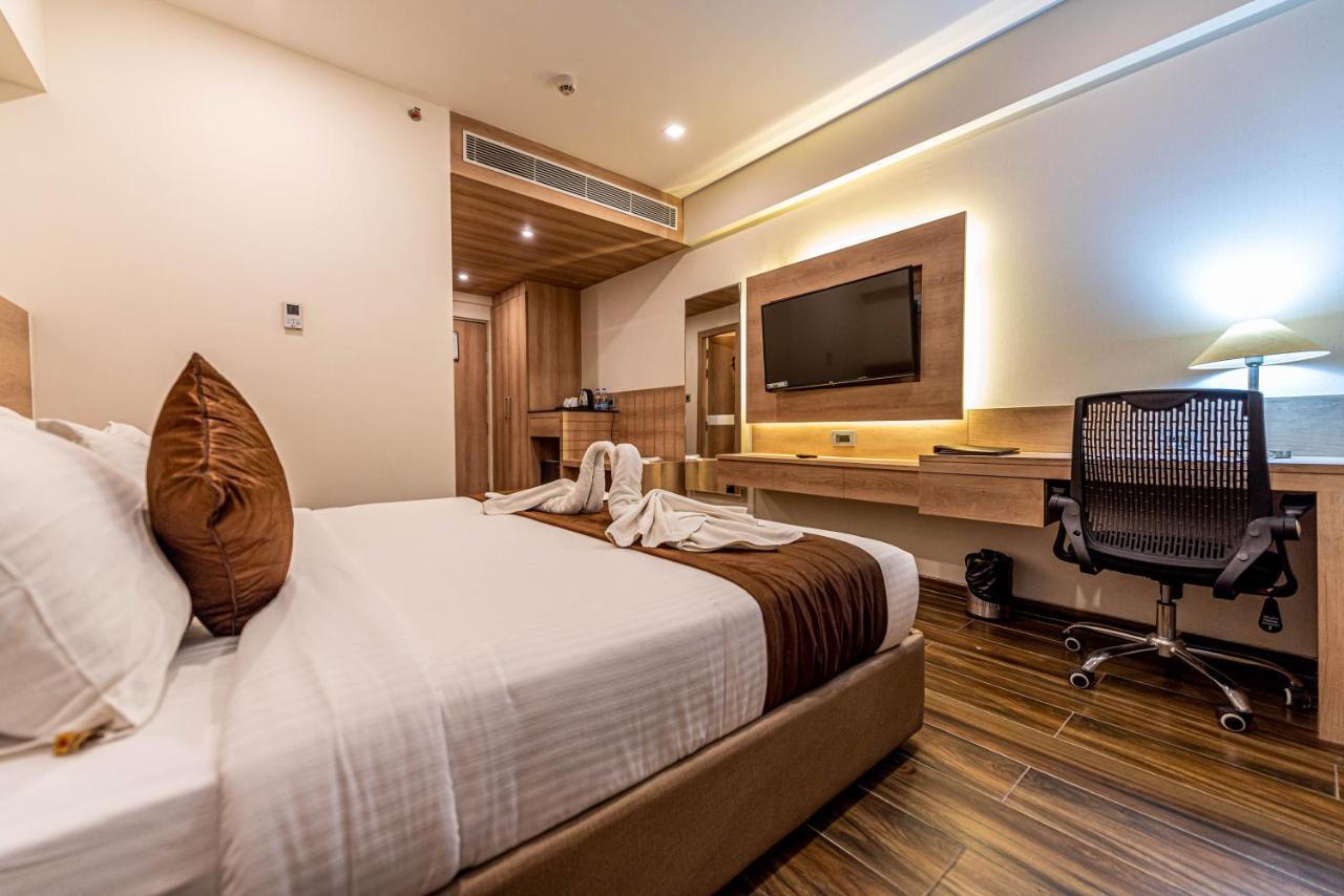 The Elite Lucknow Convention Hotel Exteriör bild