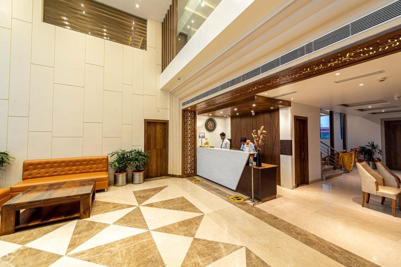 The Elite Lucknow Convention Hotel Exteriör bild