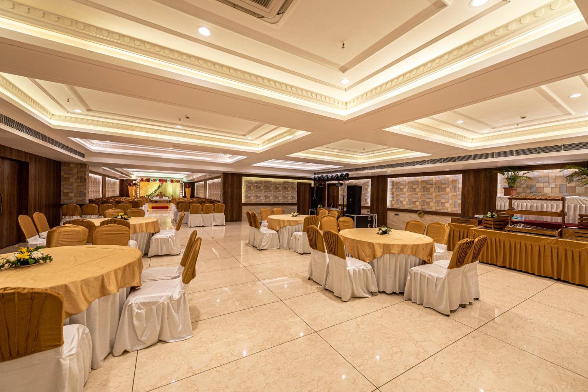 The Elite Lucknow Convention Hotel Exteriör bild