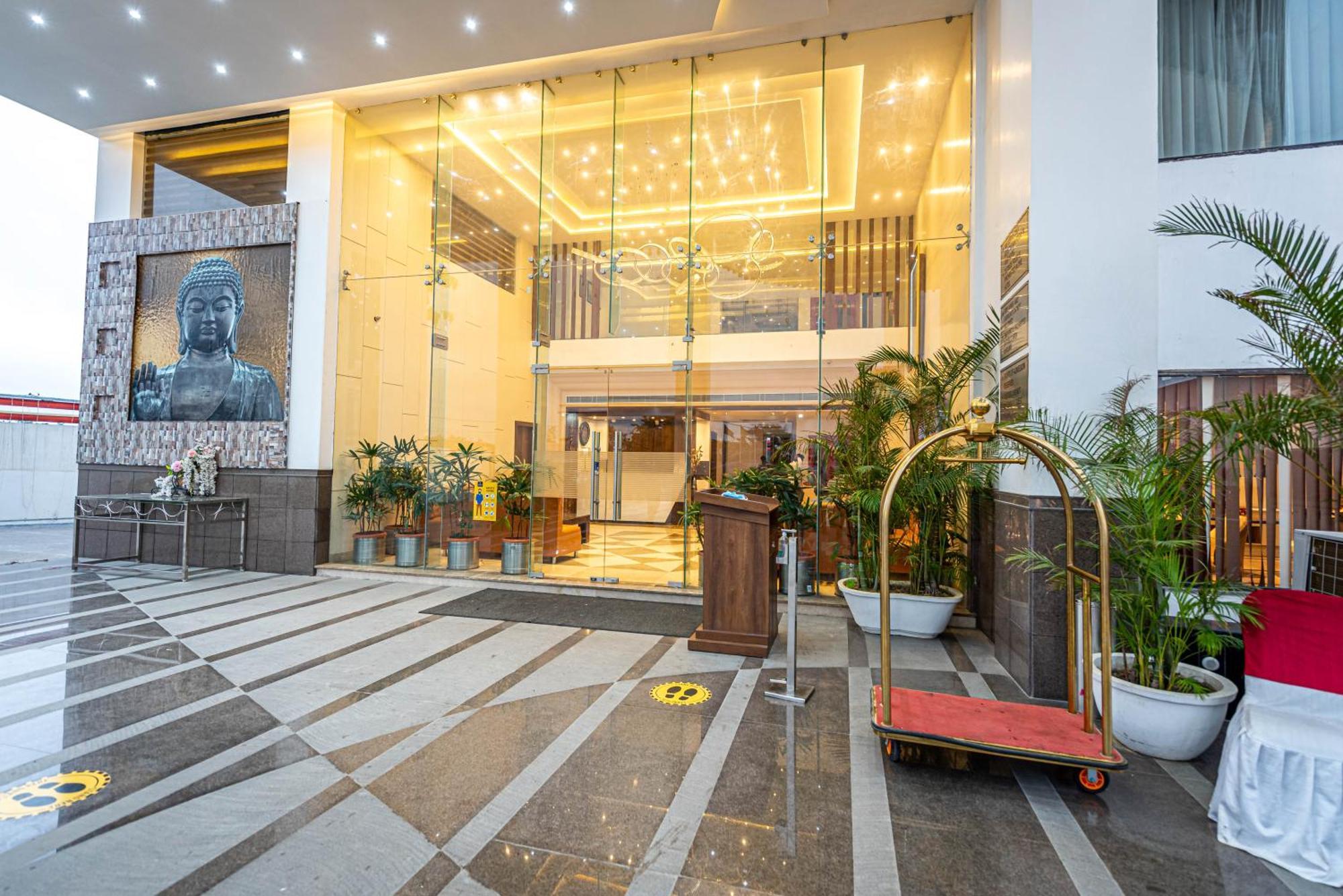The Elite Lucknow Convention Hotel Exteriör bild
