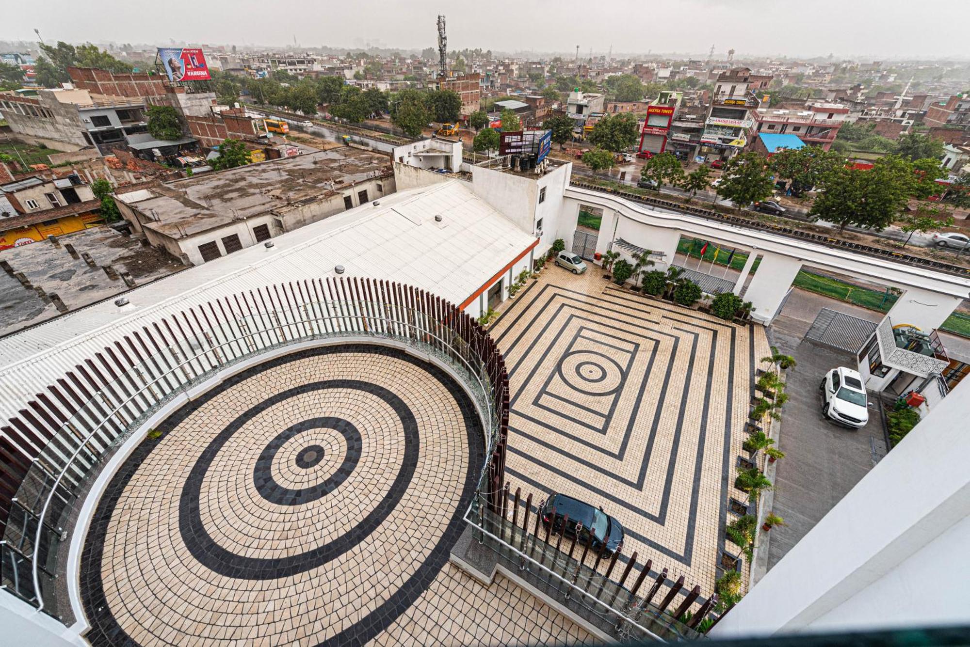 The Elite Lucknow Convention Hotel Exteriör bild