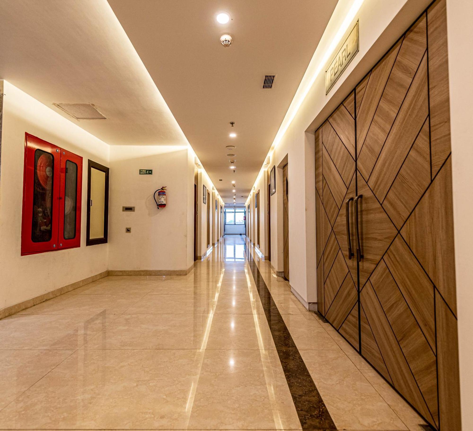 The Elite Lucknow Convention Hotel Exteriör bild